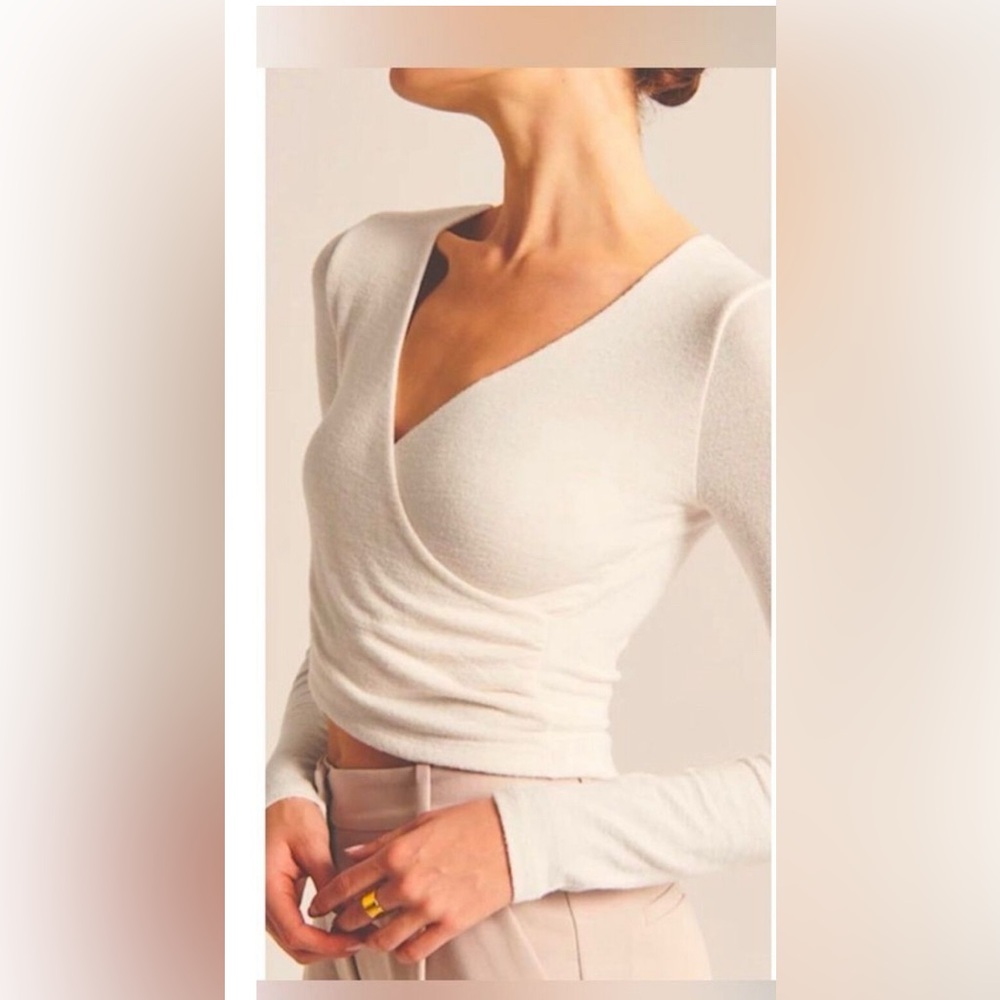 Abercrombie & Fitch Soft A&F Cozy plush black wrap top